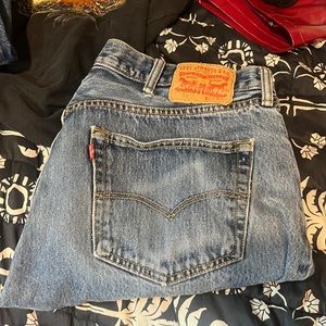 Doesn’t fit Levi faded wash jeans
